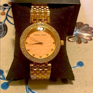 Women’s Watch any questions ask me please before